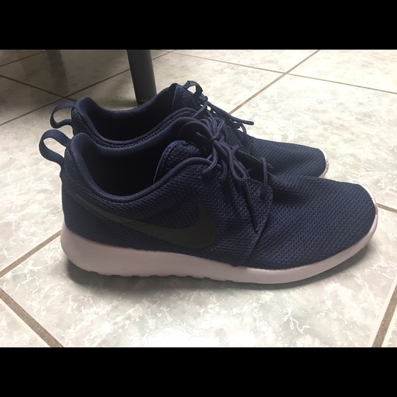Men's Nike Navy Roshe