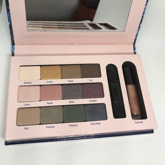 Ulta wink and kiss palette and mini lip gloss
