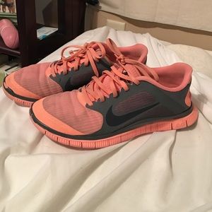 Nike free tennis shoes