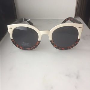 New! UO Round Sunglasses New! UO Round Sunglasses