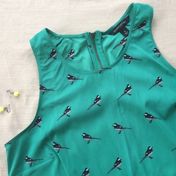 Banana Republic Tops - Banana Republic • Green top with birds