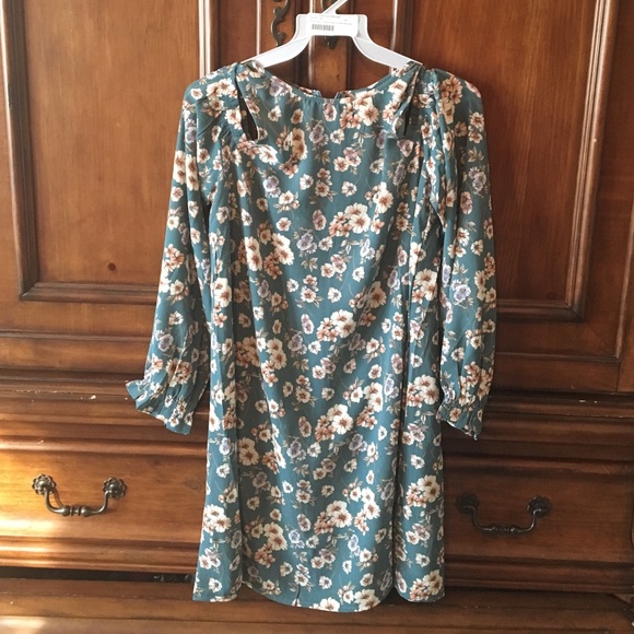 🎉🎉JUST REDUCED🎉🎉Love Zoe dress - Picture 2 of 3