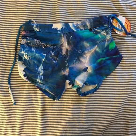 Shakti side string shorts