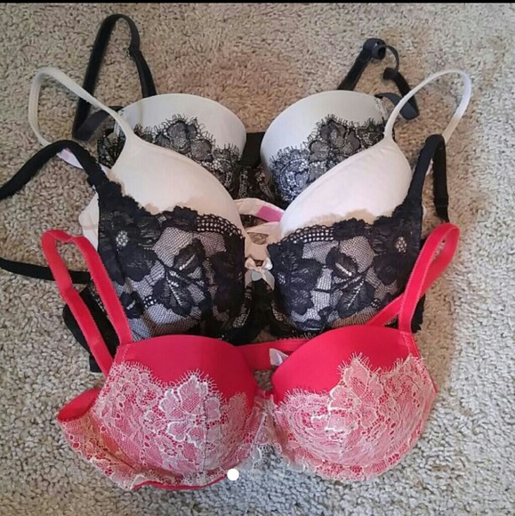 Bundle of Victoria's secret bras 32c