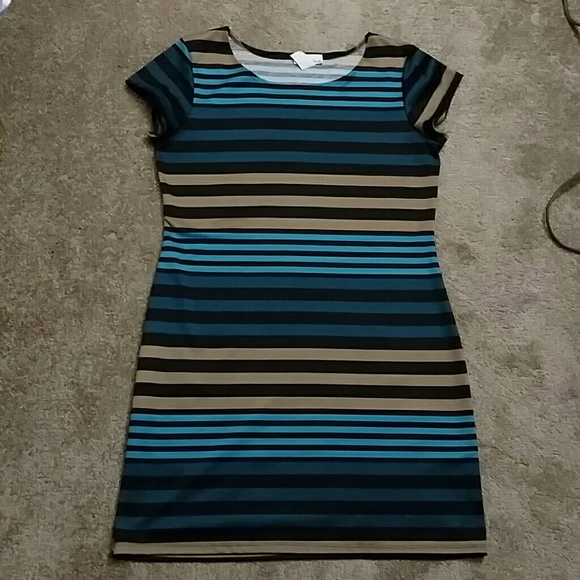 Dresses & Skirts - Flattering tshirt dress