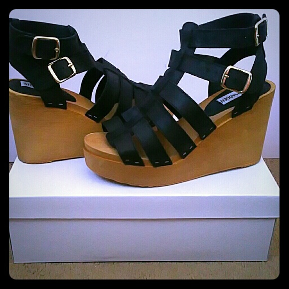 Steve madden strappy wedge