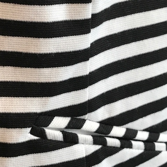 Black and white stripe blazer. Size Large - Picture 2 of 4