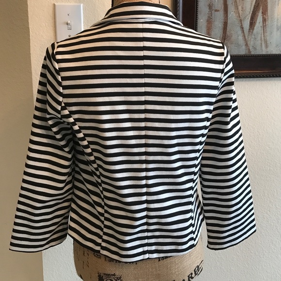 Black and white stripe blazer. Size Large - Picture 4 of 4
