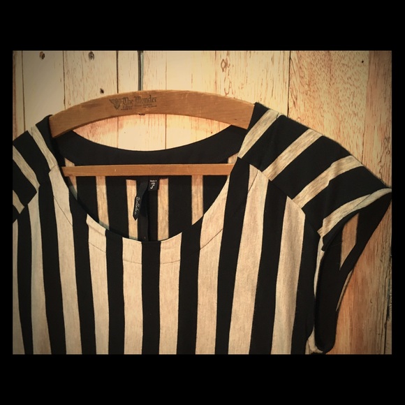 Black and Tan  stripe short sleeve long tail knit