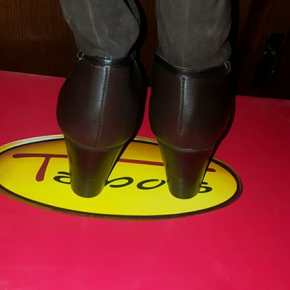 TALBOTS TALL DARK BROWN SUEDE BOOTS - Picture 3 of 4