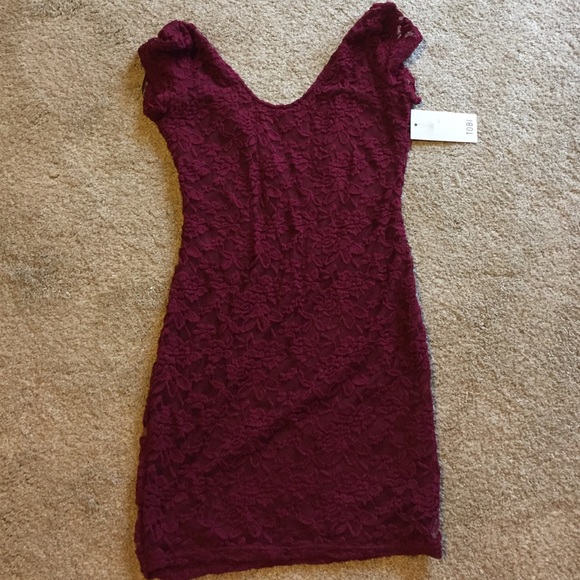 NWT. Tobi brand maroon lace print dress - Picture 1 of 6