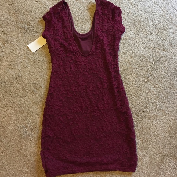 NWT. Tobi brand maroon lace print dress - Picture 2 of 6