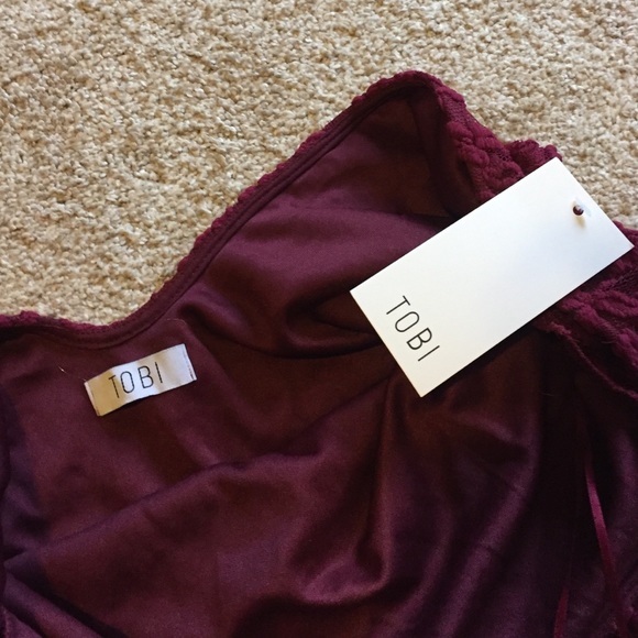 NWT. Tobi brand maroon lace print dress - Picture 4 of 6