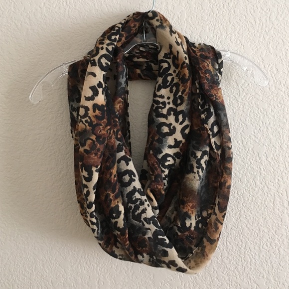 Leopard Infinity Scarf - Picture 2 of 3