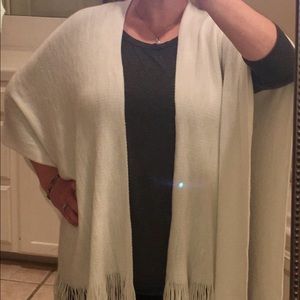 Sweater shawl poncho❤️NWOT