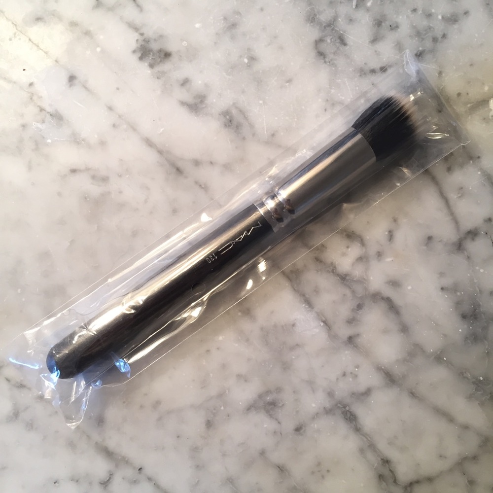 New MAC brush 130 Duo Fibre