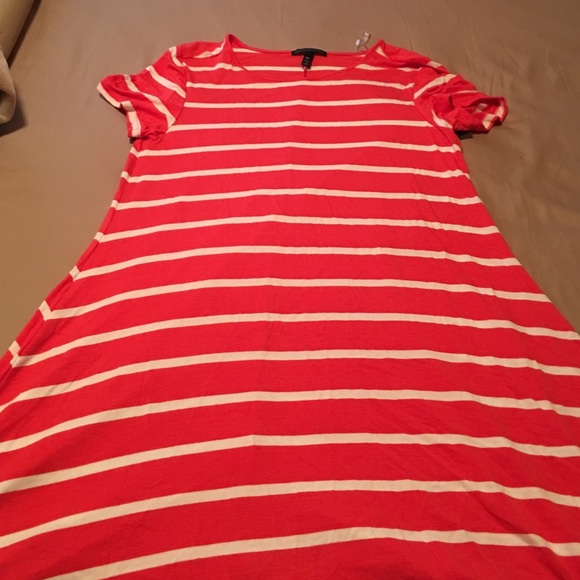 Selling a dress size medium 20 dollars new - Picture 1 of 2