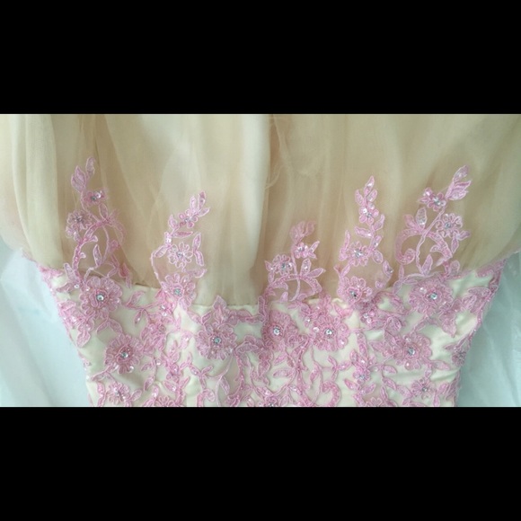 Short peachy dress | Camille La Vie | Pink floral - Picture 2 of 4