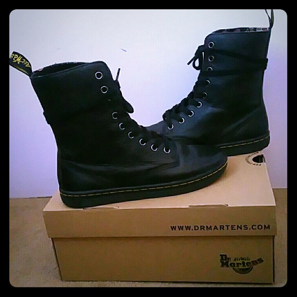 Dr. MARTENS Stratford lace up boot in Black