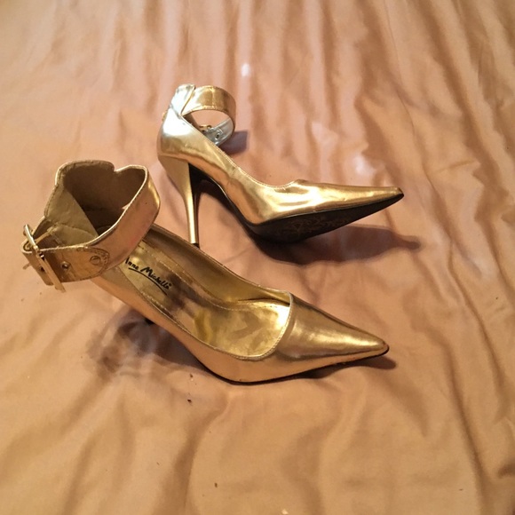 Heels - Picture 2 of 2
