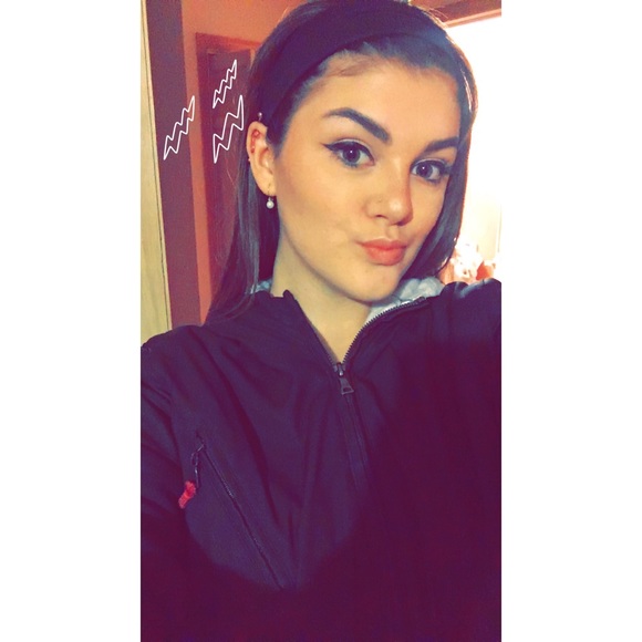 Meet your Posher, Vanessa