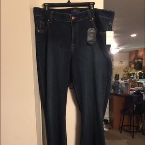 Lucky Brand size 20W bootleg jeans. New with tags.