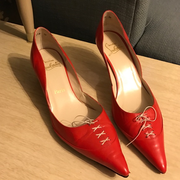Red Louboutin kitten heel shoes 👠