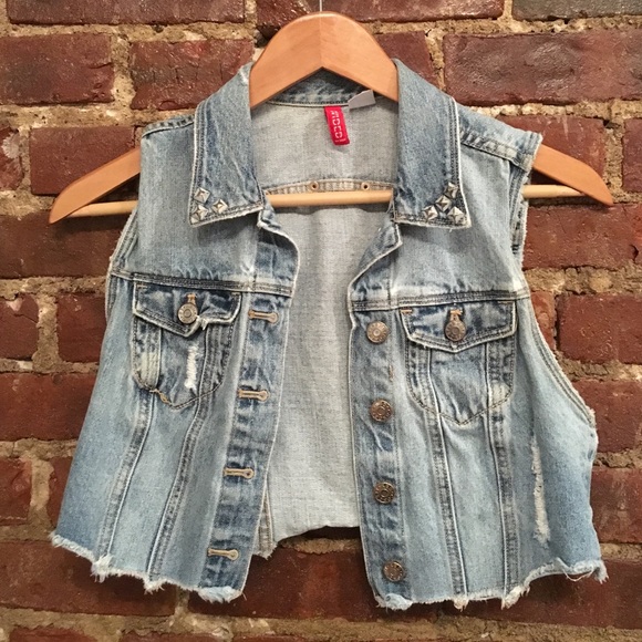 ✨✨✨Vintage style, on-trend jean vest!! ✨✨✨