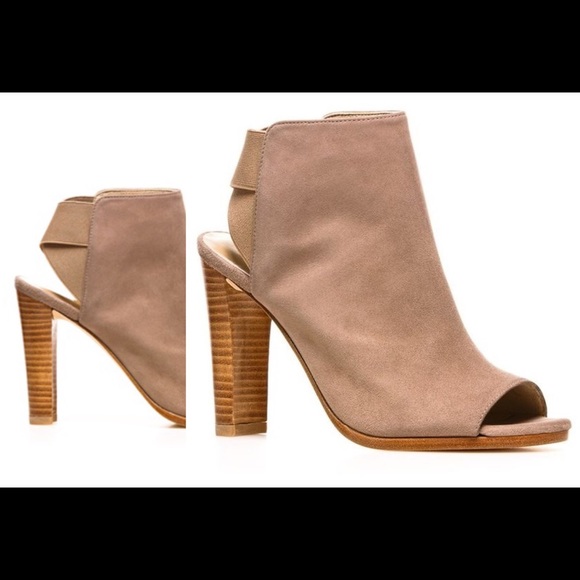 Stuart Weitzman Here It Is Open Toe in Haze Suede