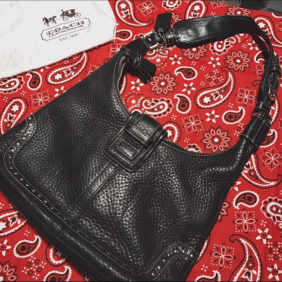 Coach Handbags - 👀 NICE! • Authentic Coach small leather purse