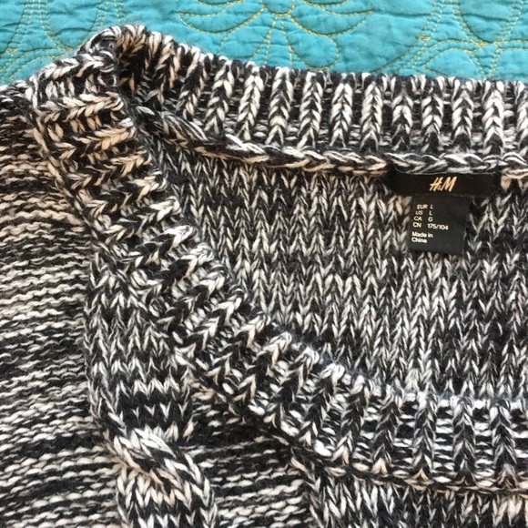 Comfy Black & White Knit Sweater☕️ - Picture 3 of 4