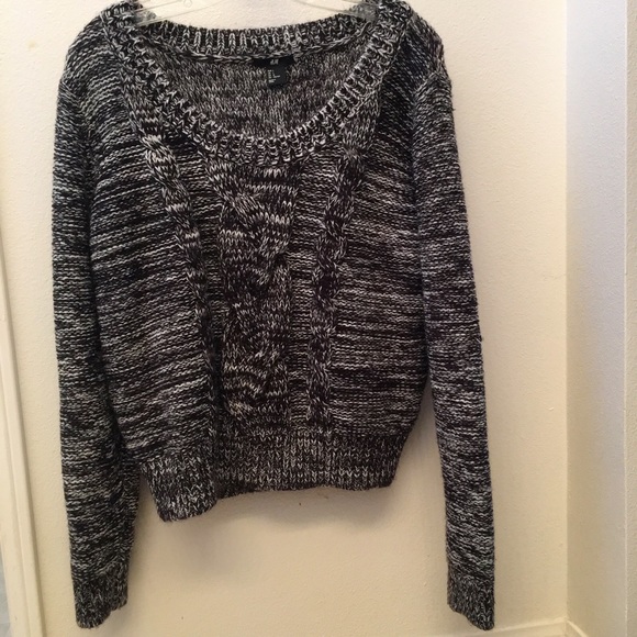 Comfy Black & White Knit Sweater☕️ - Picture 4 of 4