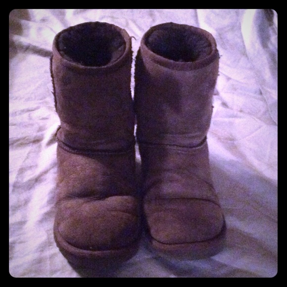 Brown classic UGGS