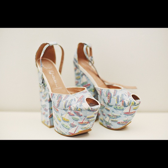 FLASH SALE! Jeffrey Campbell 4 Evz in Sailboats
