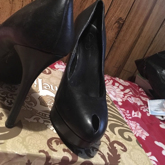 Heels - Picture 2 of 3