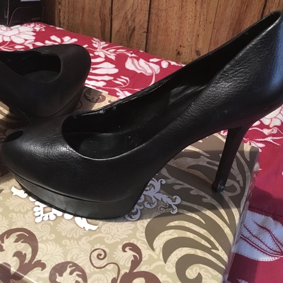 Heels - Picture 3 of 3