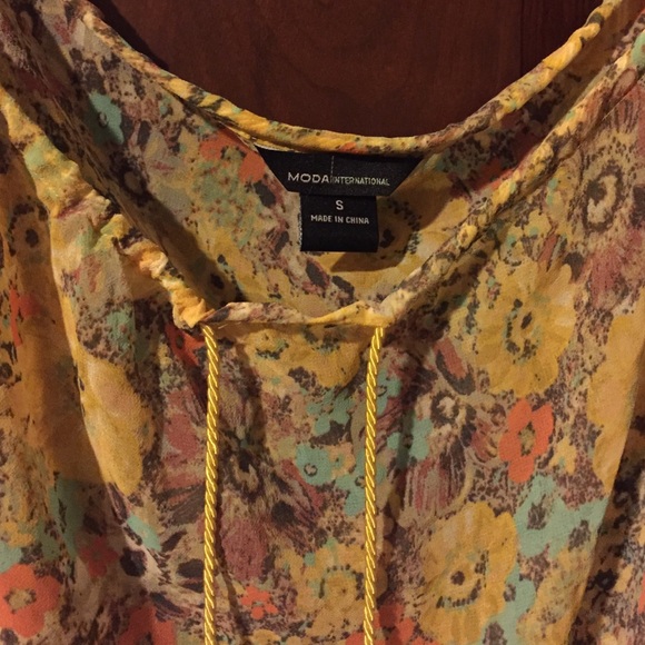 Bohemian yellow top. - Picture 2 of 4