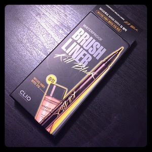 Deep black waterproof brush liner