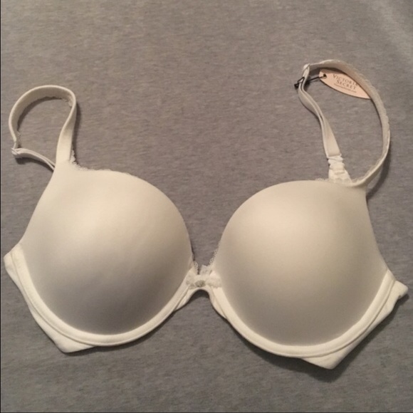 Two Brand new Victoria's Secret bras! - Picture 1 of 3