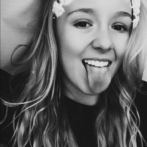 Meet your Posher, Felisha