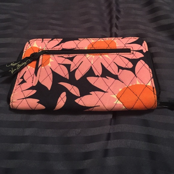 Vera Bradley wallet in Loves Me pattern - Picture 2 of 3