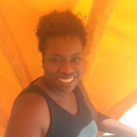 Meet your Posher, Yolanda - Picture 1 of 1