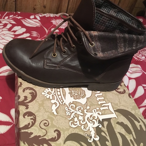 Combat boots