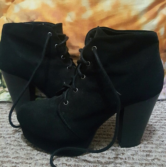 Black boot high heel