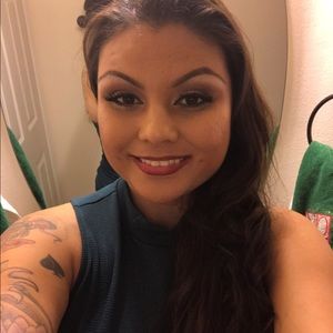 Meet your Posher, Monique