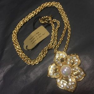 NWT Park Lane Flower Pearl Necklace