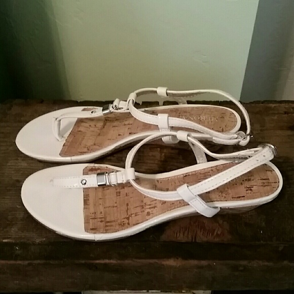 Sandles - Picture 2 of 4