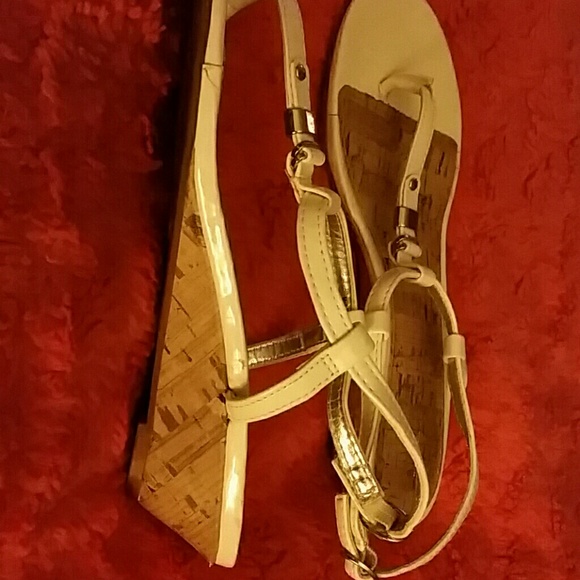 Sandles - Picture 3 of 4