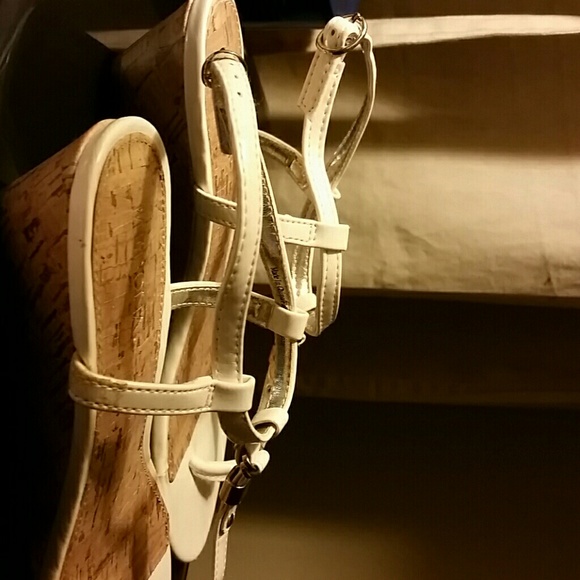 Sandles - Picture 4 of 4