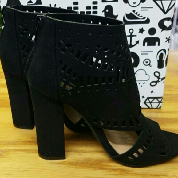 Sexy Encounter Black Sandals - Picture 6 of 6